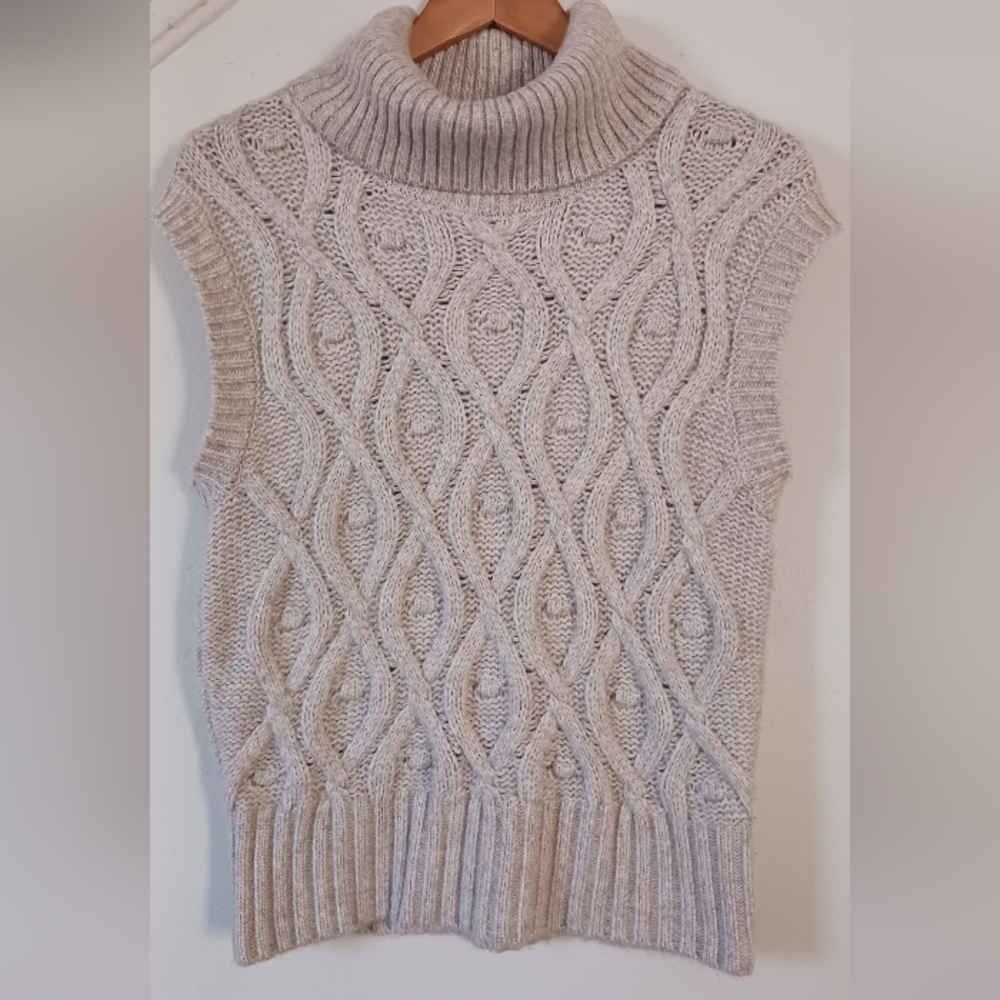 Sincerely Jules Size M Woman's Beige Sweater Cable Knit Vest Super Soft Collard